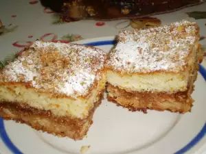 Вкусен сладкиш със сладко и орехи