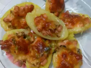 Пълнени картофи с колбас и маслини