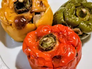 Пълнени чушки с гъби и карфиол