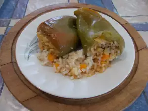 Пълнени чушки с кайма, ориз и моркови