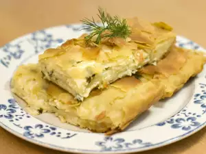 Баница със сирене и готови кори