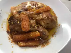 Пиле с моркови и сос