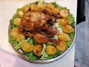Цяло пиле с картофи и бира на фурна