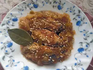 Пилешки крилца със зеле на фурна