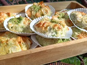 Пролетни банички с коприва и сирене