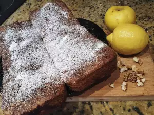 Вкусен ябълков кекс с бисквити