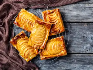 Ябълкови тарталети с бутер тесто