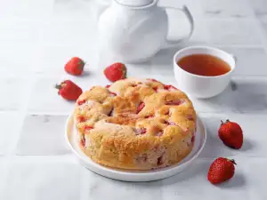 Нежен ягодов сладкиш за 8 март