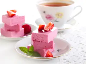 Домашен ягодов зефир - пухкав и нежен десерт