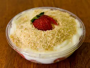 Ягодова Магнолия в чаша - неустоима наслада