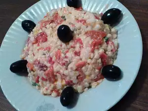 Салата с кускус и маслини