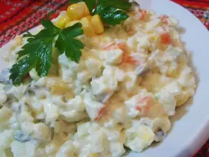 Салата с кускус, моркови и майонеза