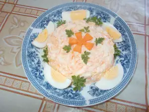 Салата от моркови и яйца