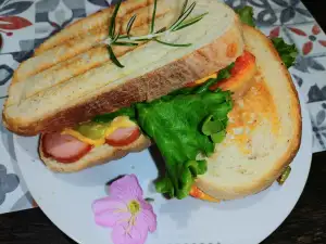 Лесен тост сандвич с яйце и маруля