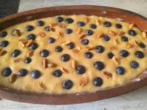Разкошен маслен сладкиш с боровинки