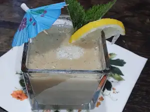 Смути с коприва и ябълка