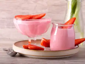 Лек ягодов мус - въздушен и нежен десерт