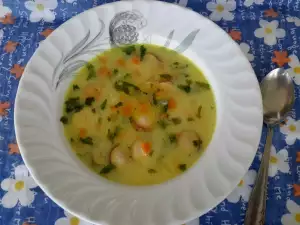 Вкусна супа с морков, лук и пушен кренвирш