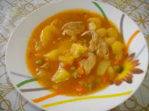 Свинско с картофи, грах и моркови