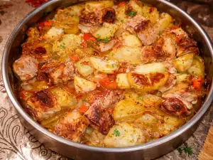 Свинско месо с картофи на фурна