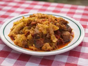 Прясно зеле със свинско месо