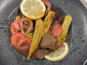 Телешко с бамя - ароматна домашна кавърма