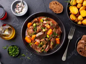 Телешко с моркови и целина