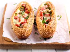 Закуска в хлебче с яйце и кашкавал