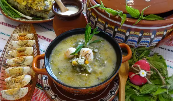 Агнешка супа със спанак и коприва