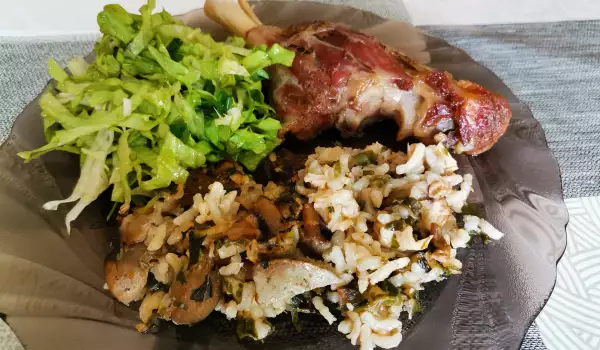 Агнешки дреболийки с ориз и гъби на фурна
