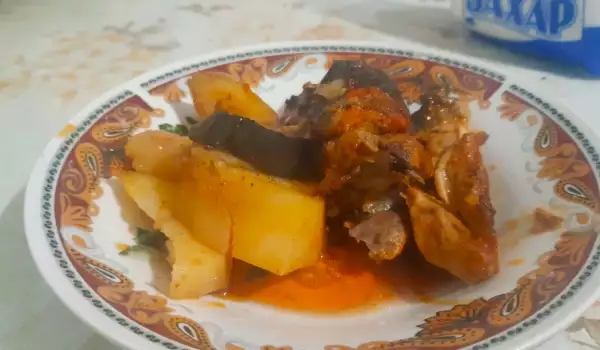 Агнешки бут на фурна със син домат и картофи