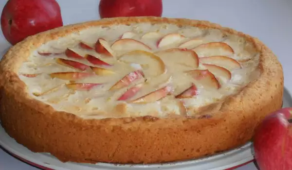 Ябълков тарт със заквасена сметана