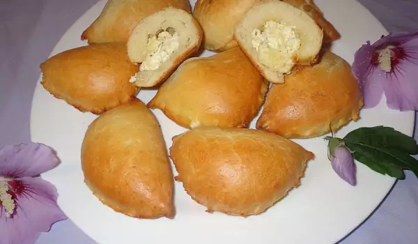 Арабски питки Фатаер със сирене и кашкавал
