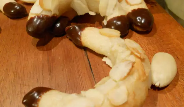 Бадемови рогчета с шоколад