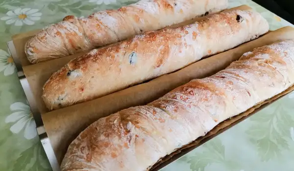 Багети от спелта с маслини и сушени домати