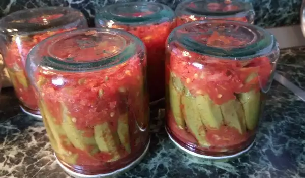Бамя с домати в буркани