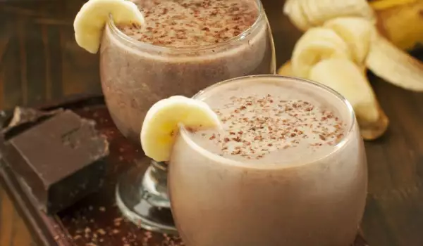 Бананов коктейл със сладолед и какао