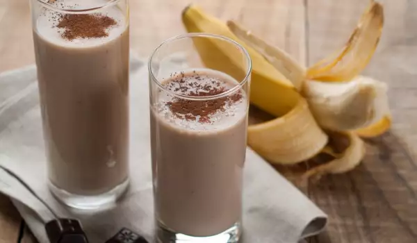 Шоколадово смути с банан и кокосово мляко