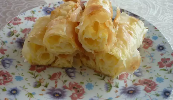 Банички-рулца със сирене и яйца