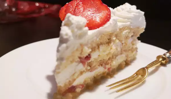 Бърза торта с ягоди и сметана