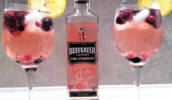 Бърз коктейл с розов джин
