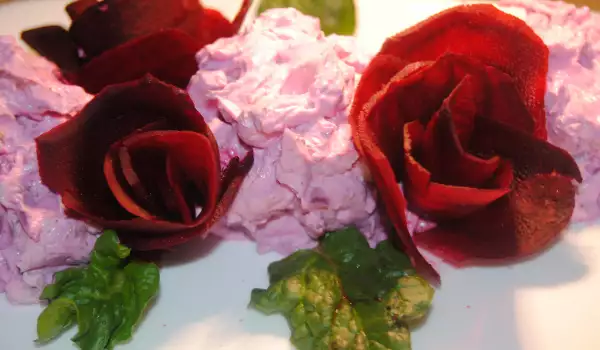 Млечна салата с червено цвекло за Свети Валентин
