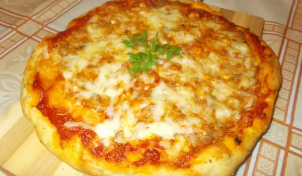 Българска пица с кайма