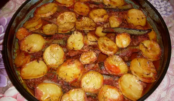 Крехка бирена плешка с картофи и краставички на фурна