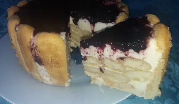 Лесна бишкотена торта с крем и сладко