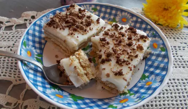 Бисквитена торта с домашен крем