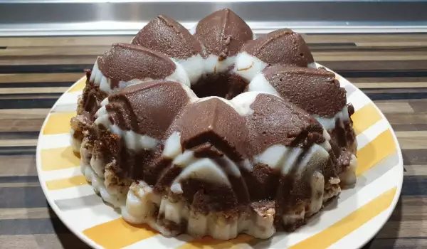 Ефектна бисквитена торта в кексова форма