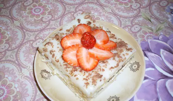 Лесна бисквитена торта с ягоди