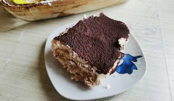 Бисквитена чийз тирамису торта