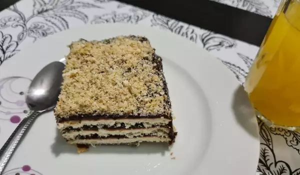 Обикновена бисквитена торта с шоколадов крем